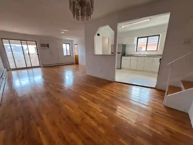 🏡 Spacious 3-Bedroom Apartment