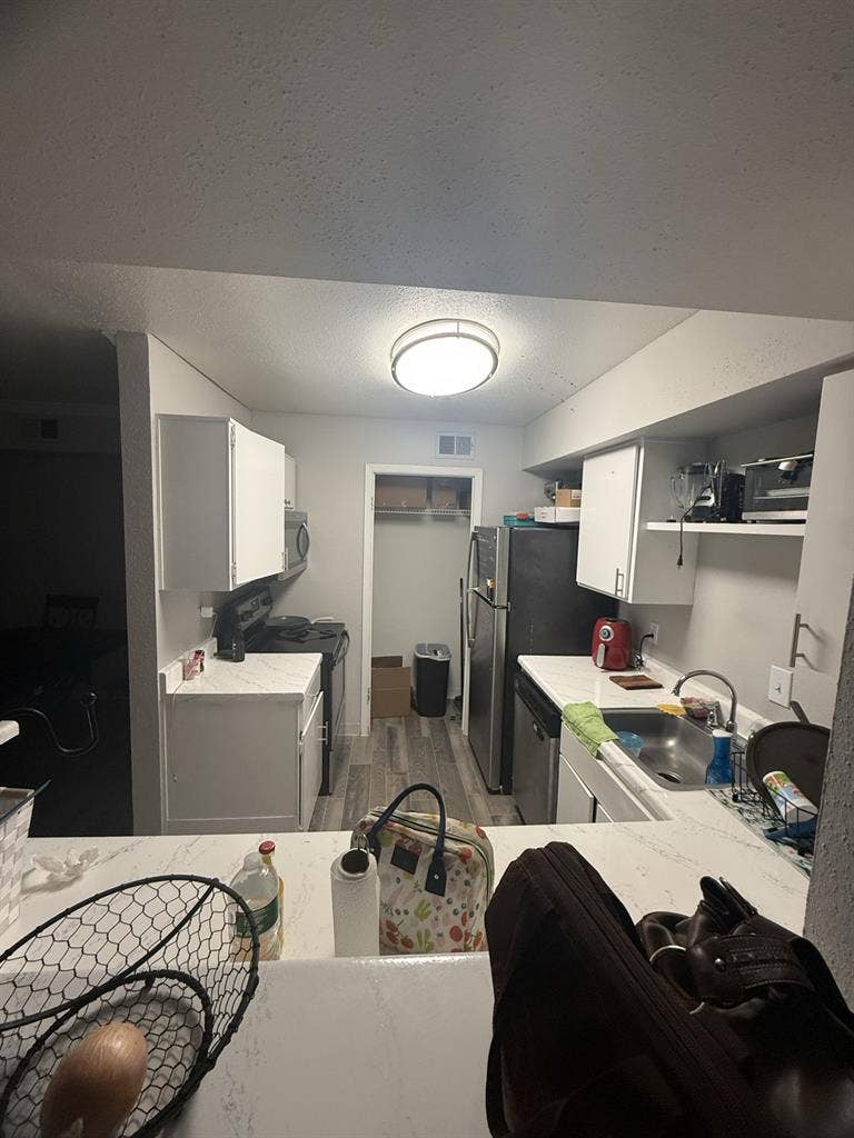 Renting a room, need roommate ASAP