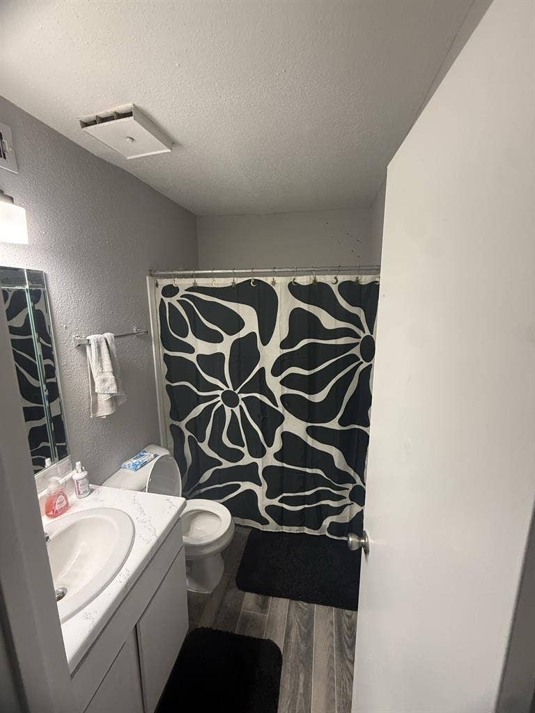 Renting a room, need roommate ASAP
