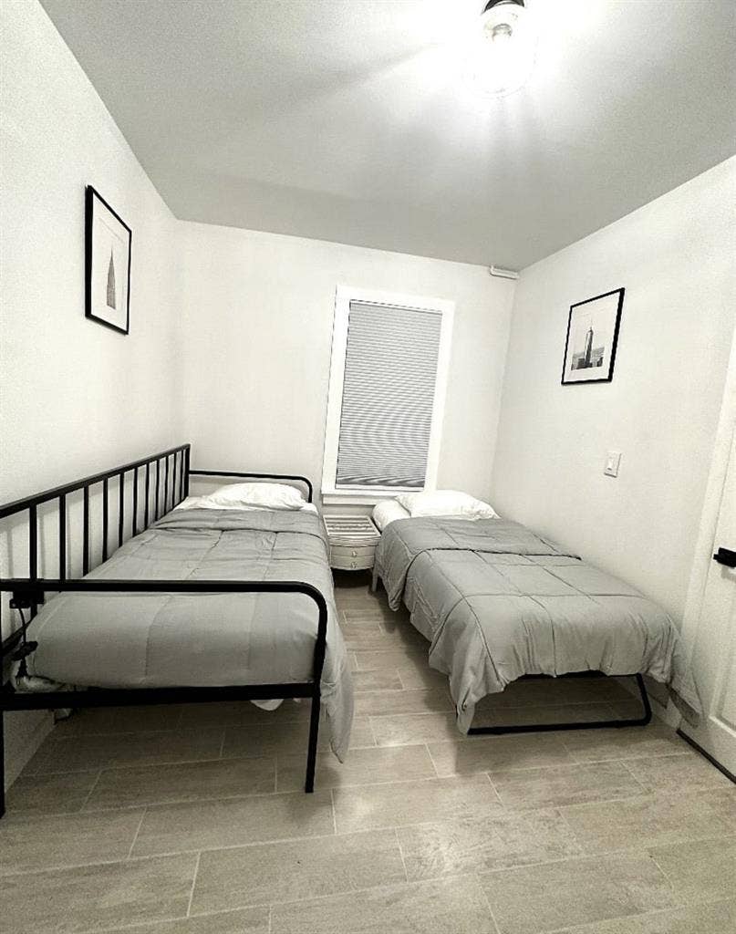 Female Roomate needed