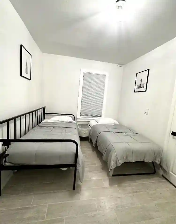 Female Roomate needed