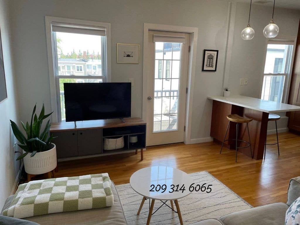 Welcome to 258 Everett Street