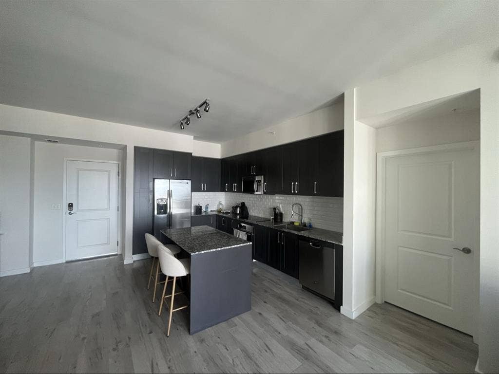 Looking for roommate downtown