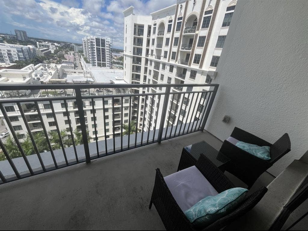 Looking for roommate downtown