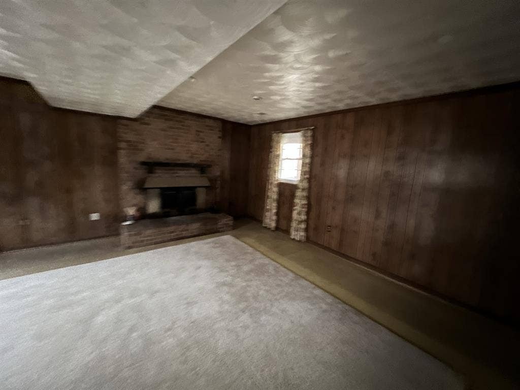 Looking for roommate @ house 09/22