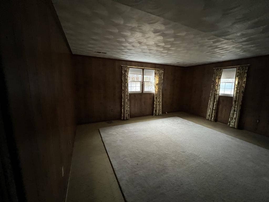Looking for roommate @ house 09/22