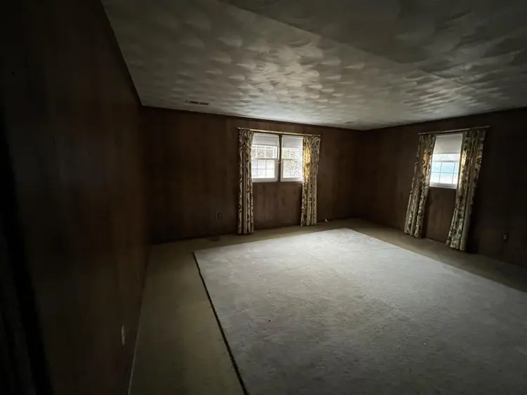 Looking for roommate @ house 09/22