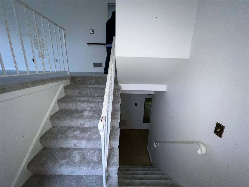 Looking for roommate @ house 09/22