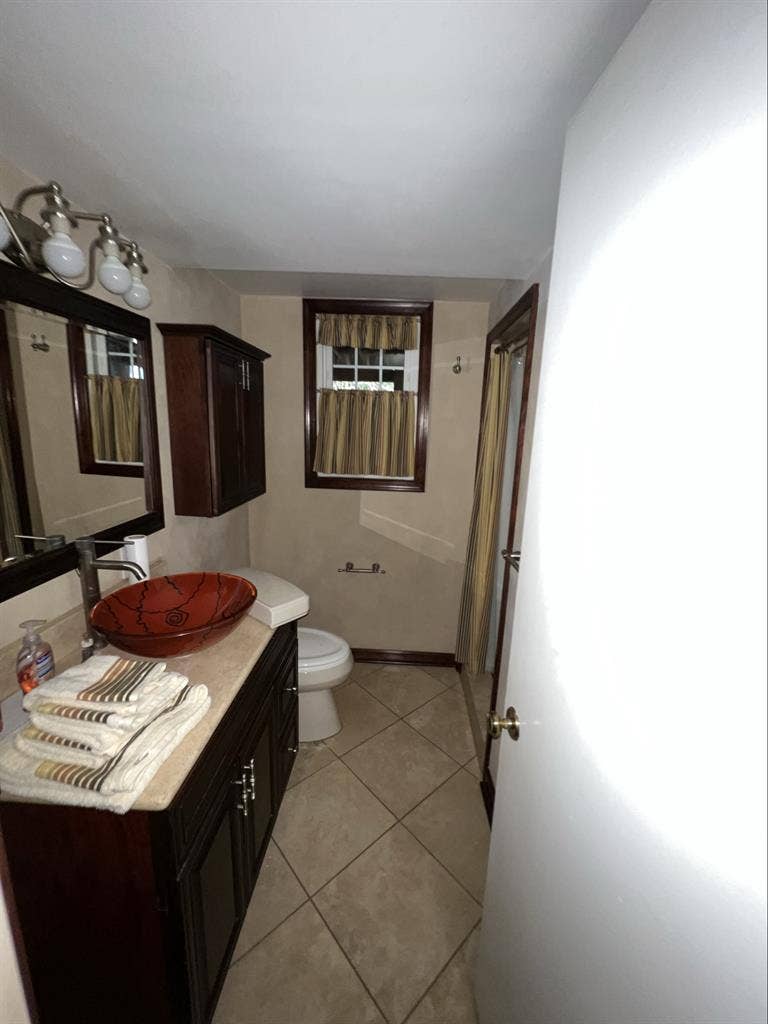 Looking for roommate @ house 09/22