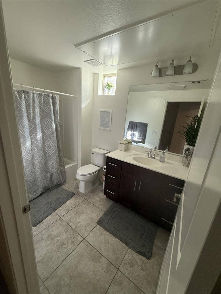 Room & Bathroom for Rent