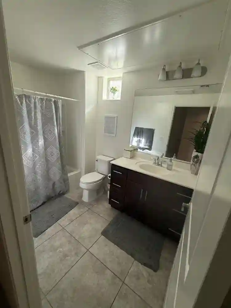 Room & Bathroom for Rent