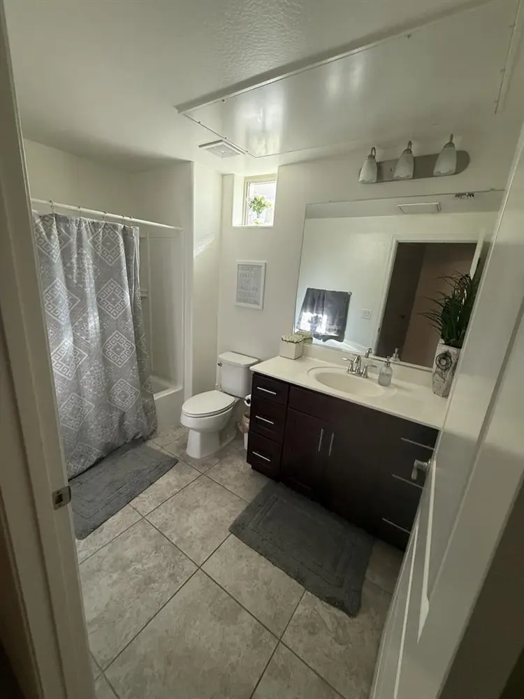 Room & Bathroom for Rent