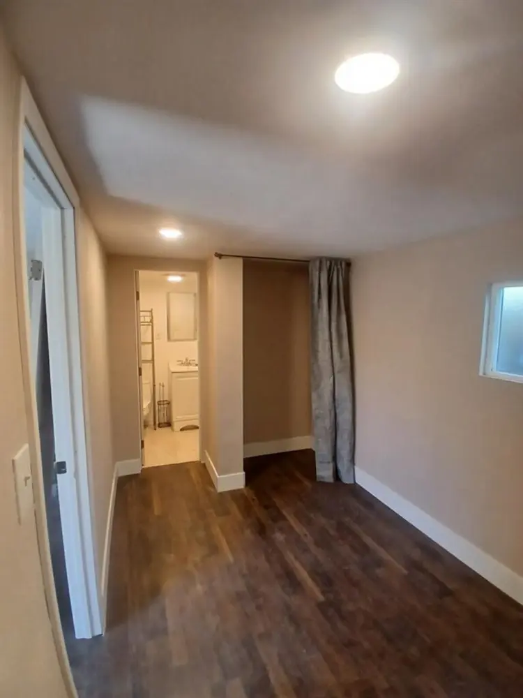 private ADU with bathroom/laundry