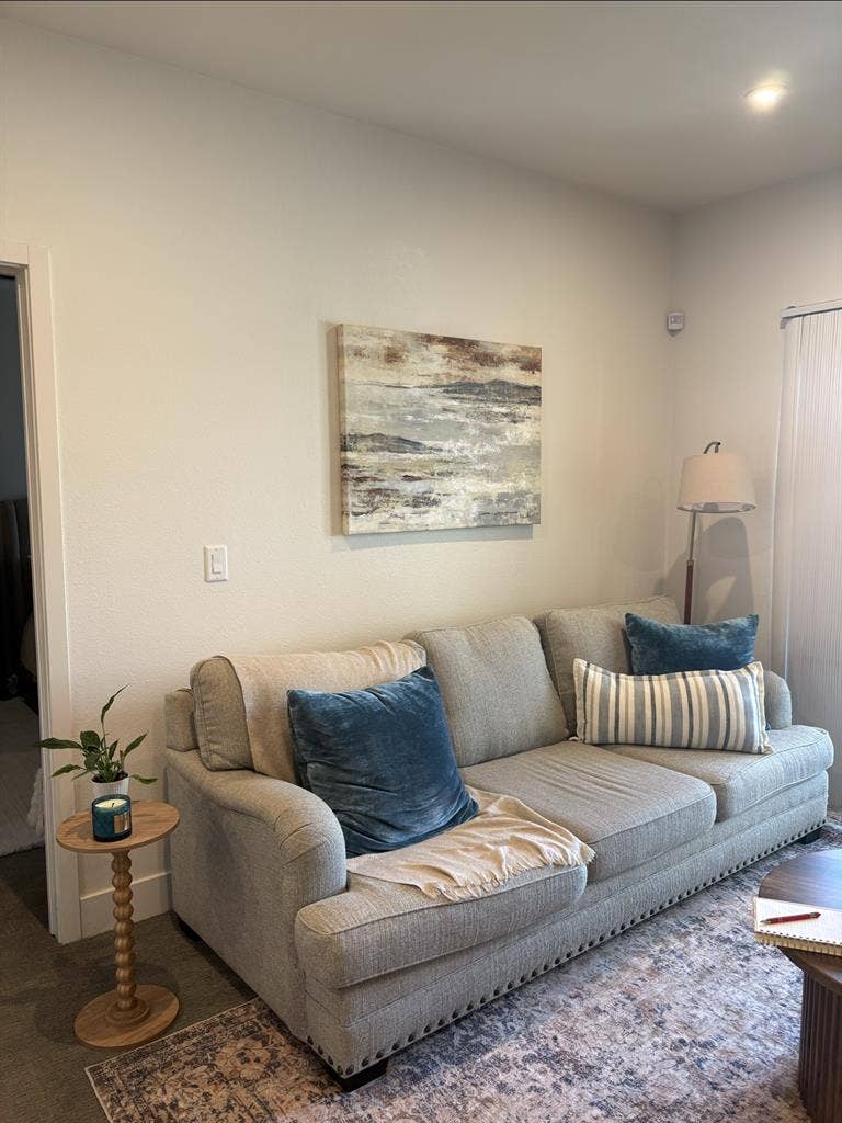 1 bedroom with private bathroom