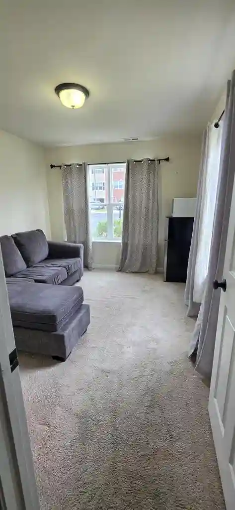 Private Room+Bath+LR, Utils Incl