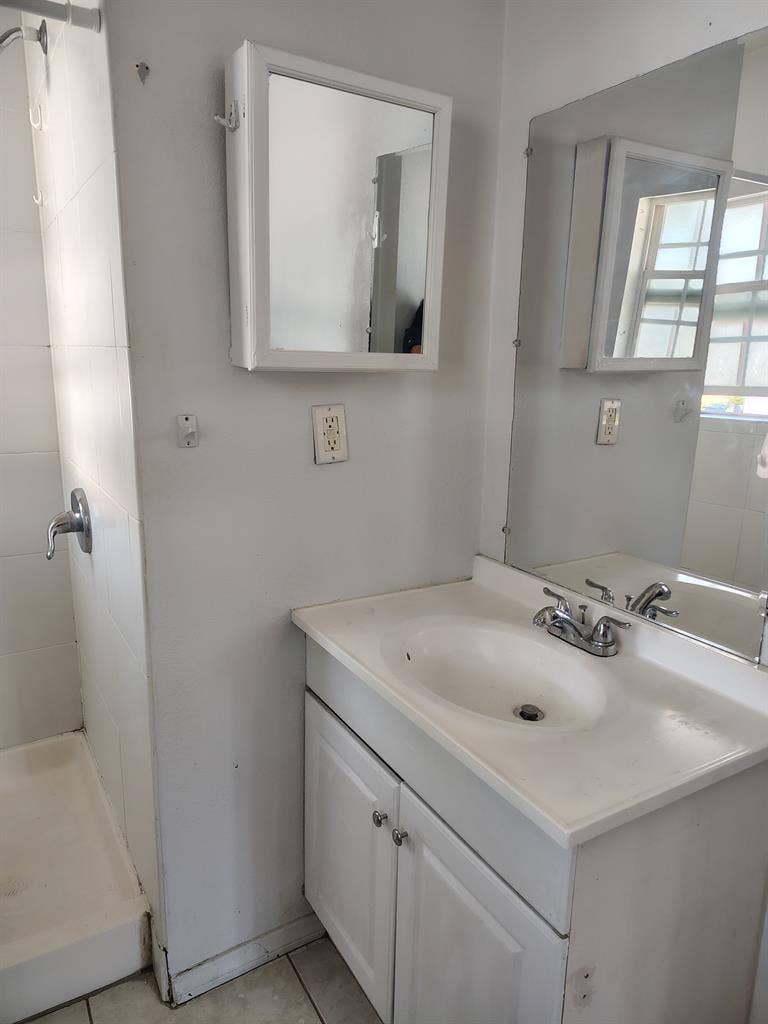 Room for Rent W/Private Bathroom