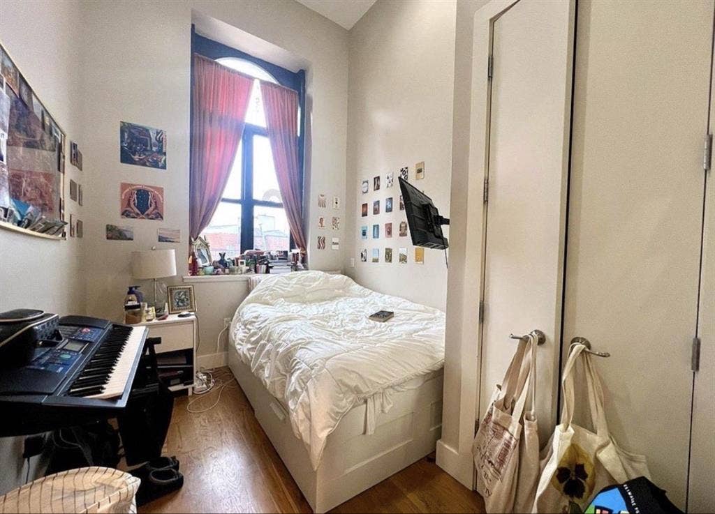 Furnished apartment in crown height