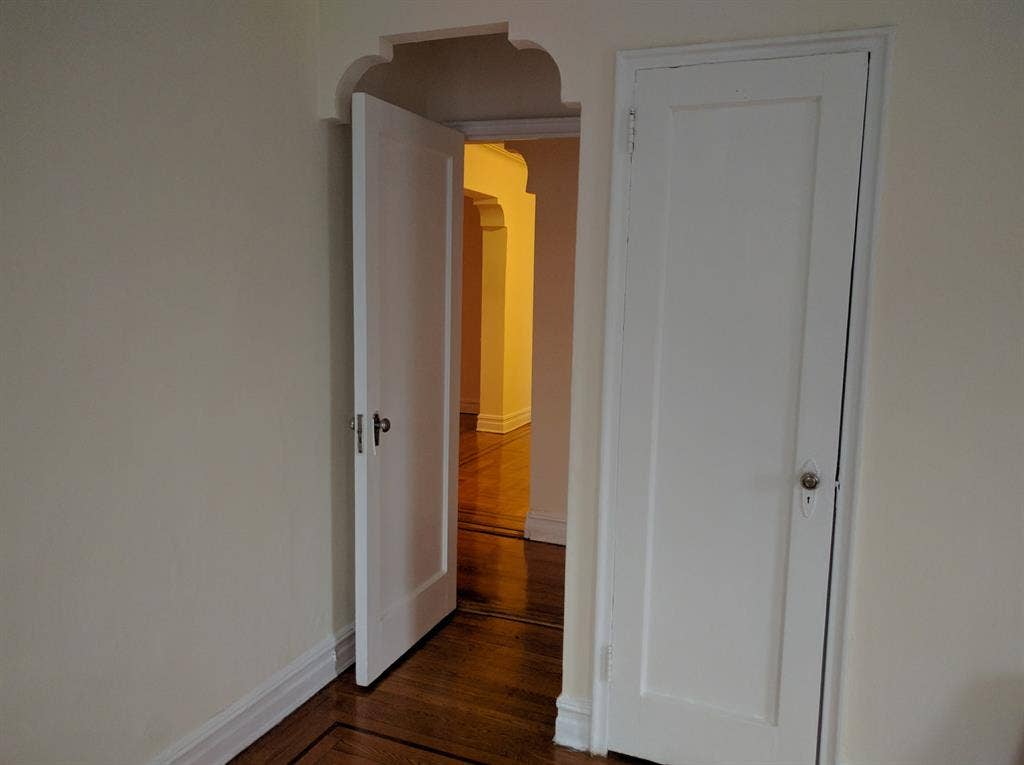 Huge room in Brooklyn avail 10/1