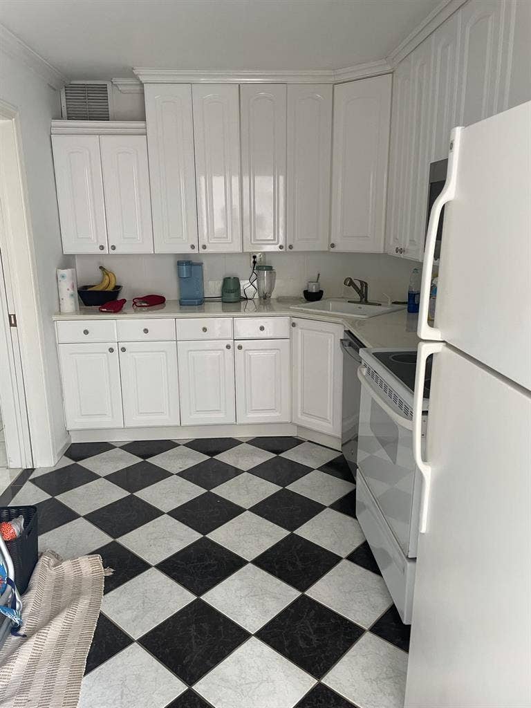 furnished room & private bathroom