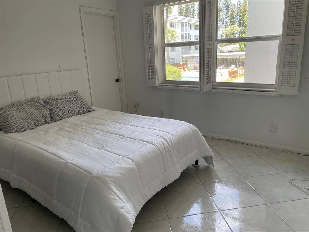 furnished room & private bathroom