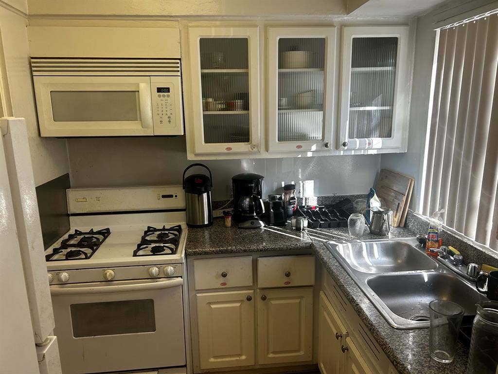 Peaceful Miracle Mile Townhouse