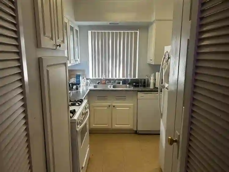 Peaceful Miracle Mile Townhouse