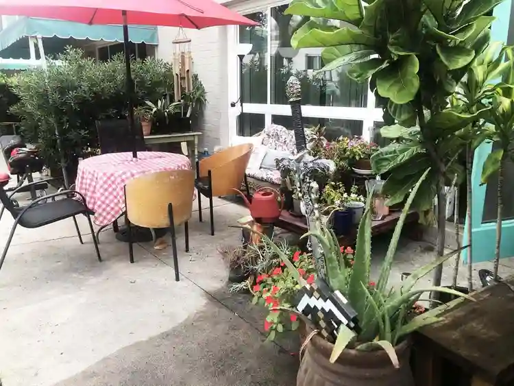 Peaceful Miracle Mile Townhouse