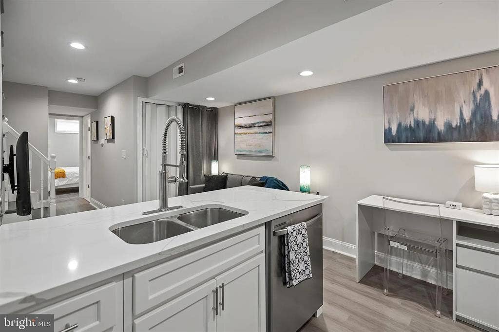 Private and secure 1/1 apartment