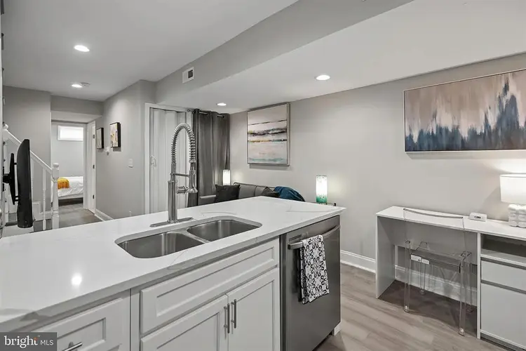 Private and secure 1/1 apartment