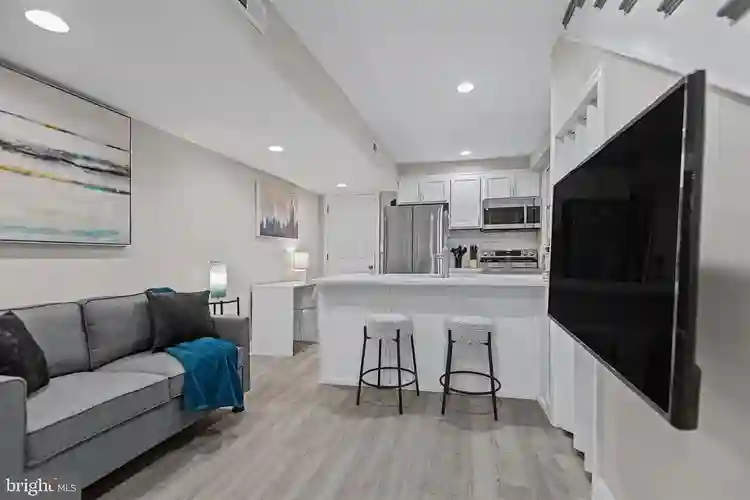 Private and secure 1/1 apartment