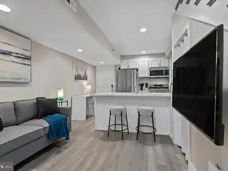 Private and secure 1/1 apartment