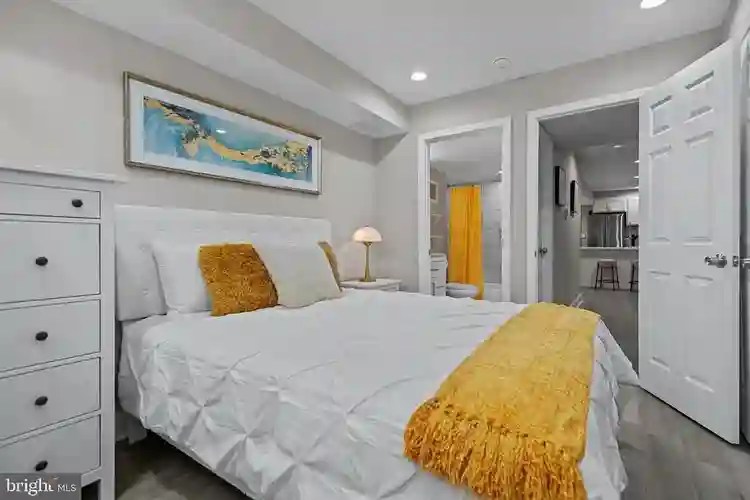 Private and secure 1/1 apartment