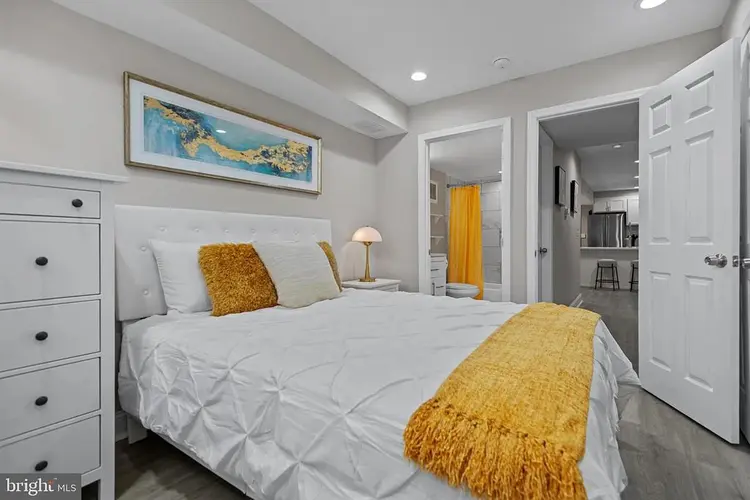 Private and secure 1/1 apartment