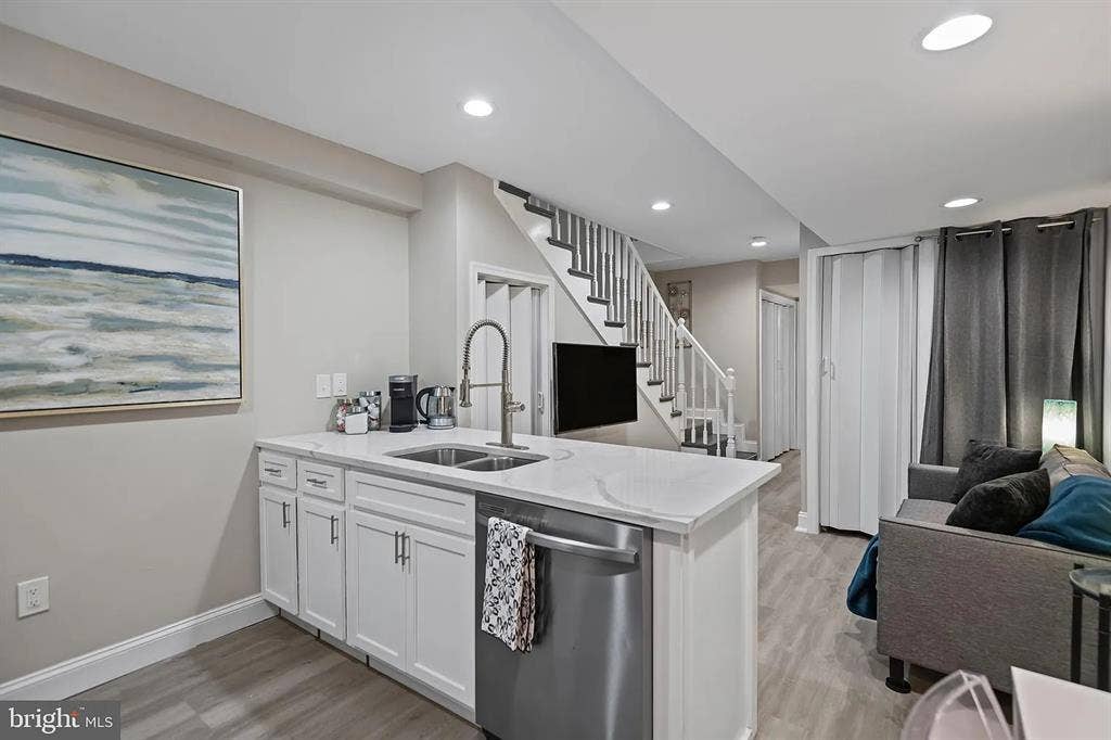 Private and secure 1/1 apartment