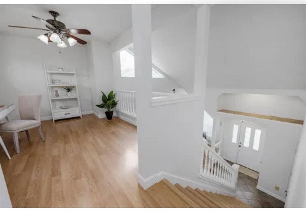 Private Upstairs Room, BR & Loft!