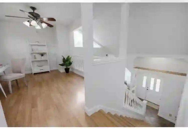 Private Upstairs Room, BR & Loft!