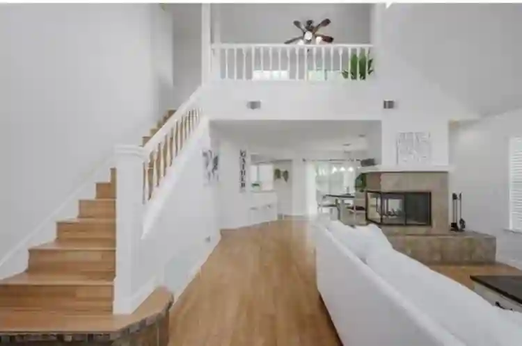 Private Upstairs Room, BR & Loft!