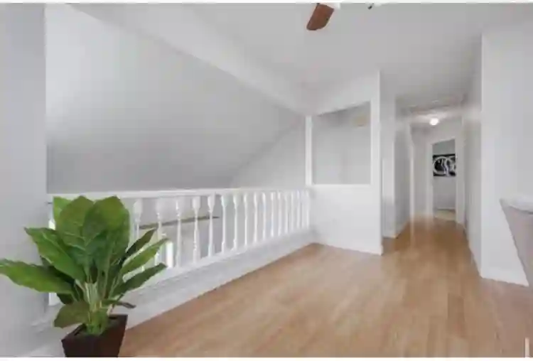 Private Upstairs Room, BR & Loft!