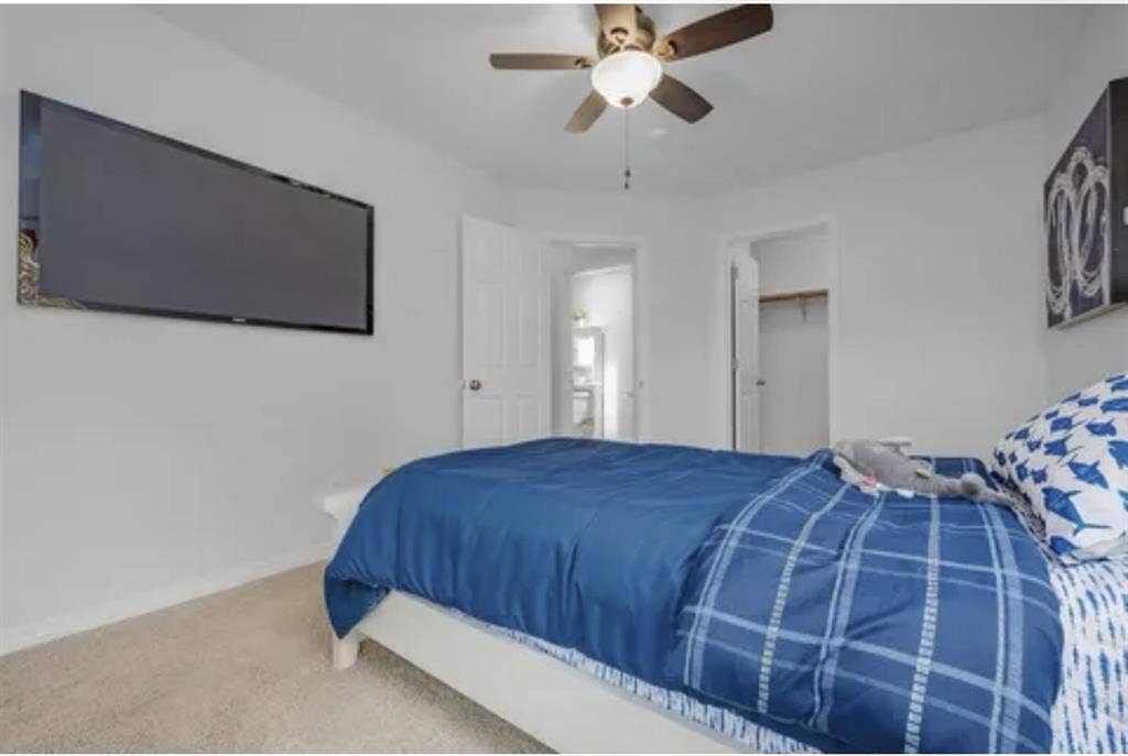Private Upstairs Room, BR & Loft!
