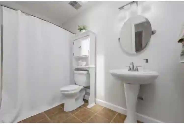 Private Upstairs Room, BR & Loft!