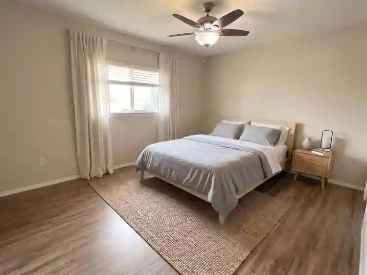 Master Suite w private bathroom