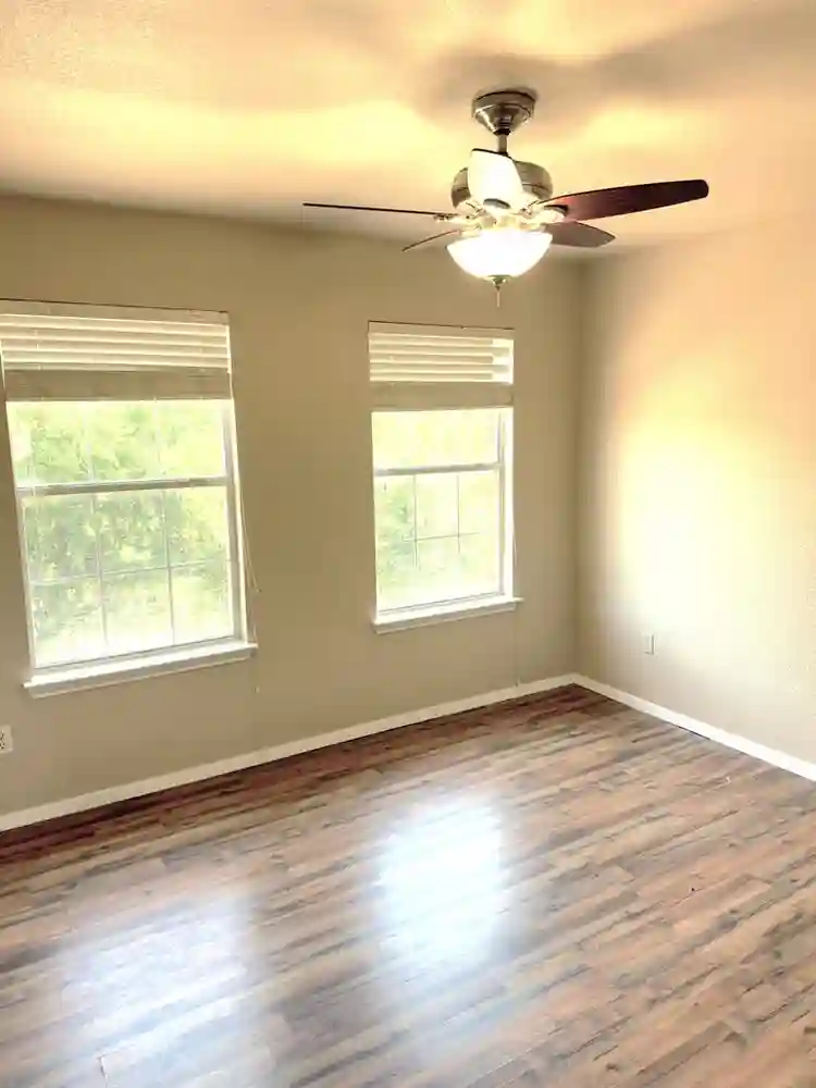 Master Suite w private bathroom