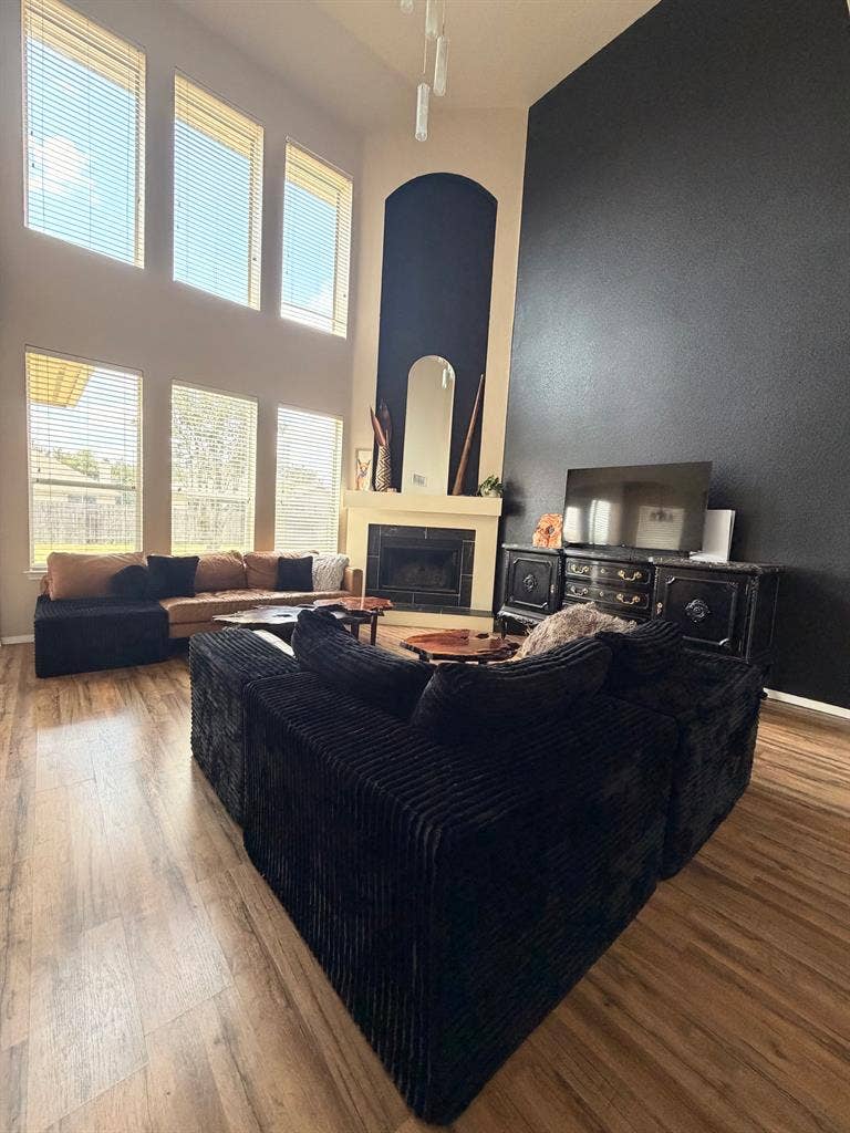 Master Suite w private bathroom