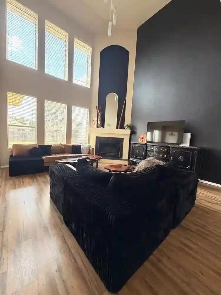 Master Suite w private bathroom