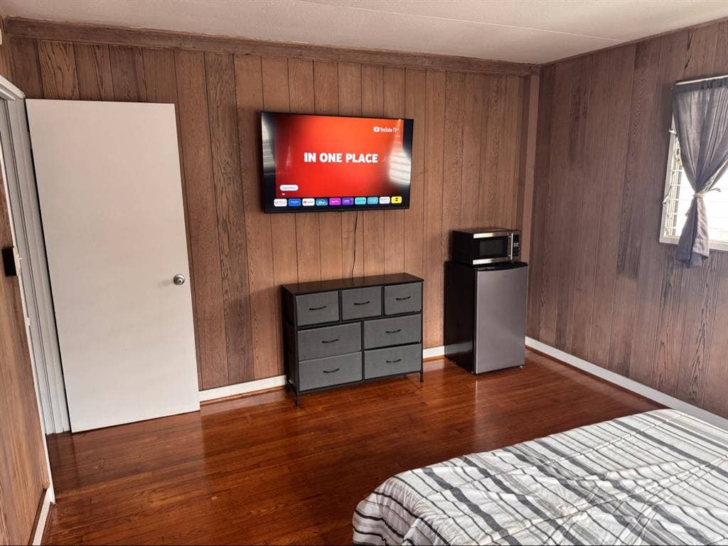 $1200 Furnished Room in Pearl City