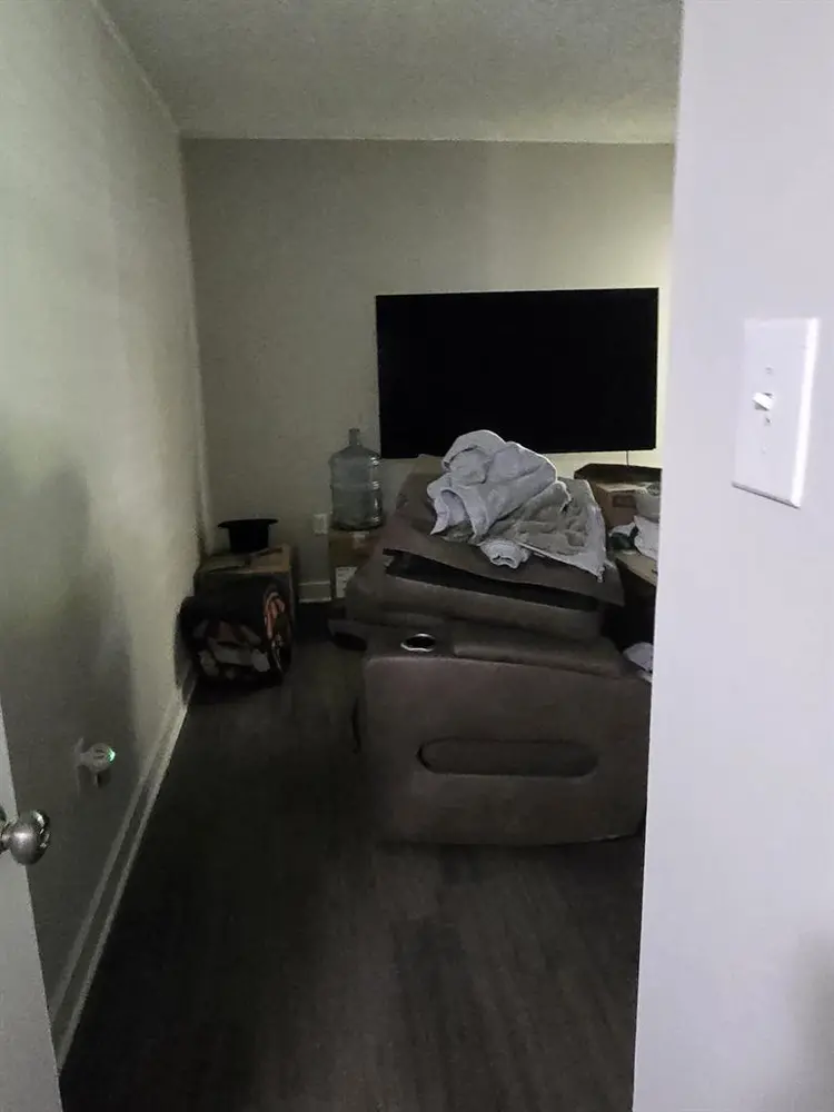Looking for a Roommate