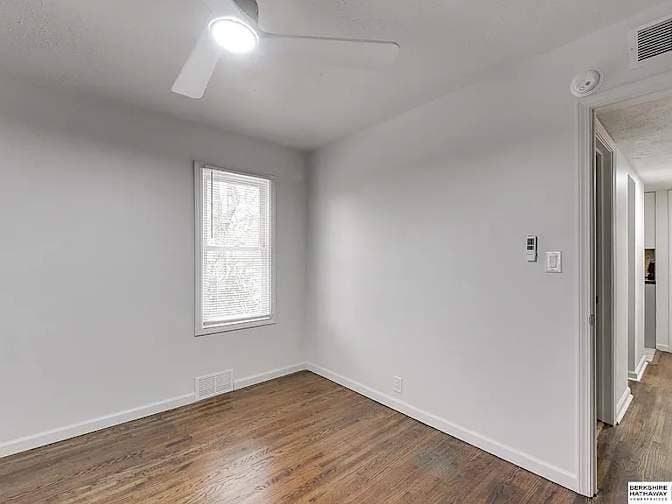 1 full bedroom and living room