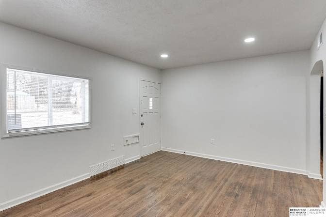 1 full bedroom and living room