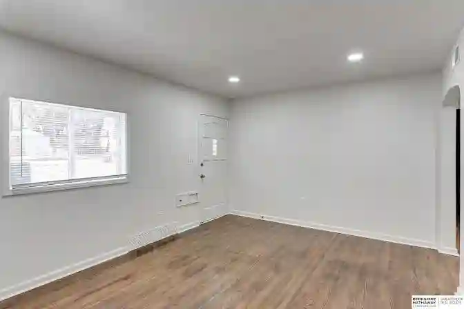 1 full bedroom and living room
