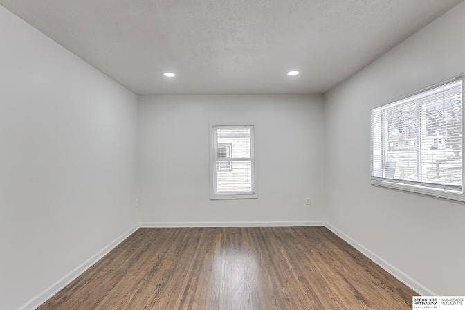 1 full bedroom and living room